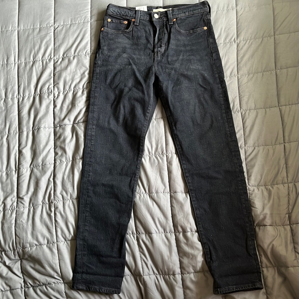 levi’s black wedgie 26 jeans